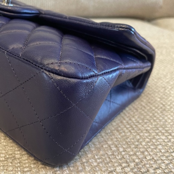 Authentic CHANEL Lambskin Medium Classic Flap - Picture 5 of 12